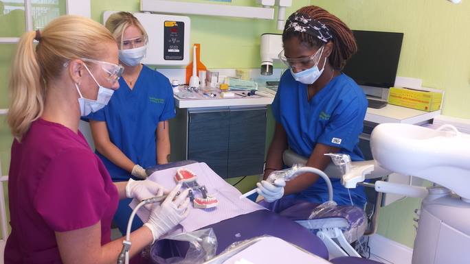 composite-procedure-sfaschool Composite procedure education at South Florida Dental School